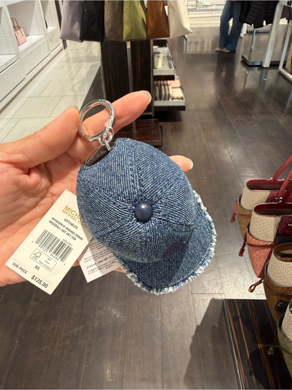 MICHAEL KORS Colgante para bolso de gorra de béisbol en denim - Picture 6 of 6